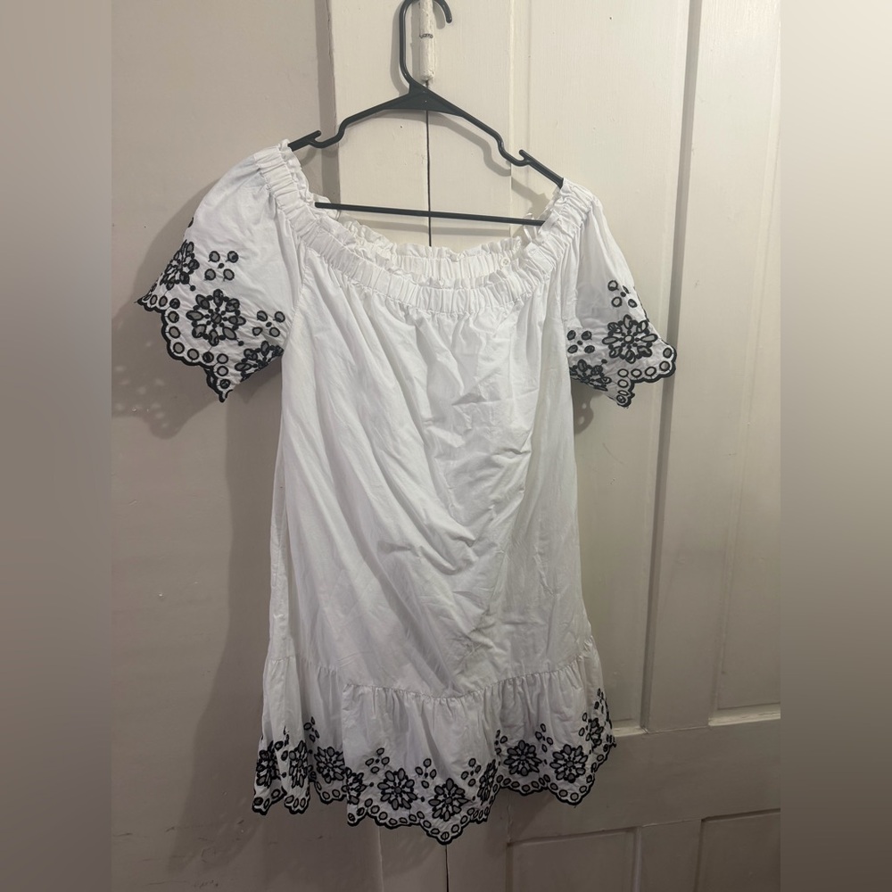 Vineyard Vines eyelet off-the-shoulder dress in white with black embroidery. - Picture 3 of 3